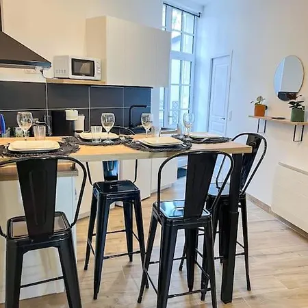 Charmante Maisonnette Dans Quartier Historique Angevin *